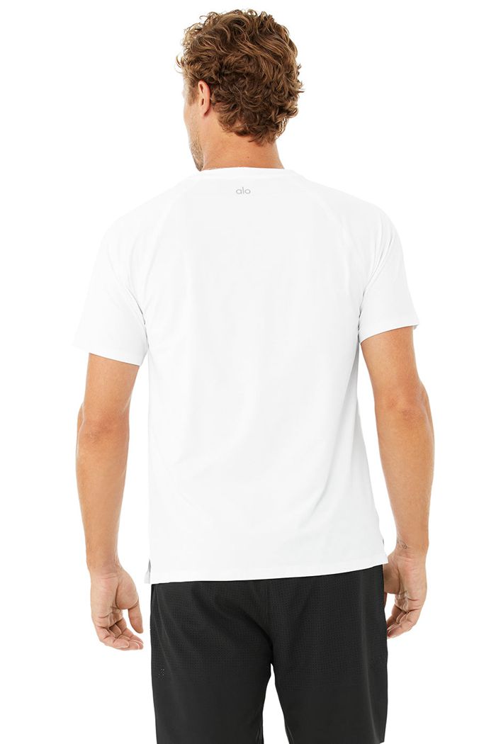 Alo Yoga Idol Performance Tee Short Sleeve Herr Vita | 1720845-CP